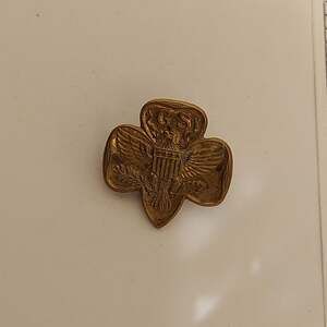 Girl Scouts G S Gold Tone Eagle Lapel Pin